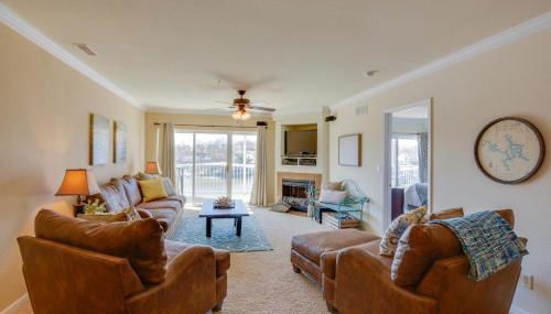 Lake Views and Pool Access Osage Beach Condo - Foto 1