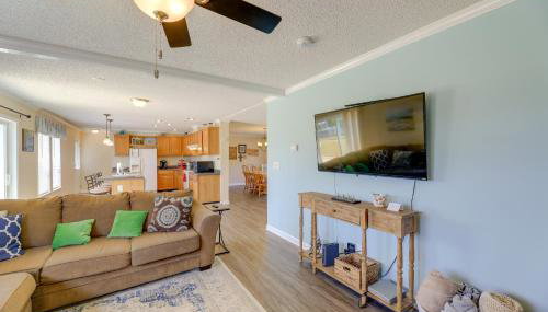 Family Home and Fire Pit and Deck, 11 Miles to Beach! - Foto 5