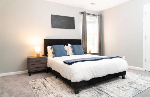 Spacious Vaulted 4BR Family Home Near Mall of GA Sleeps 12 - Foto 22