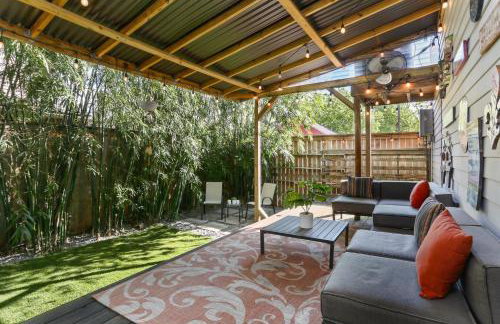 Upscale 3 Bed 2 Bath Private Home in Uptown New Orleans! Close to Magazine Street, Universities, & French Quarter - Photo 26