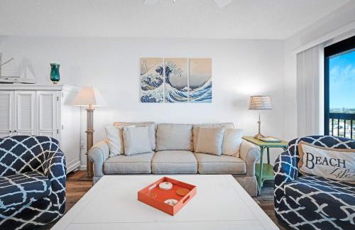 Oceanfront with great beach views from all rooms & balcony, heated pool, and garage - Photo 34