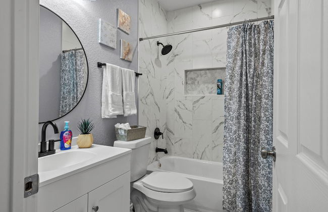 Retreat to a Brand-new Downtown Home 4br/3ba! - Photo 17