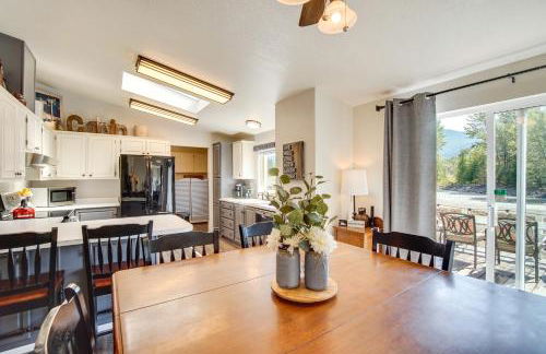 Riverfront Home with Deck, Near Mount Rainier! - Foto 11