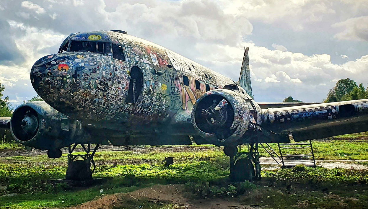 Tour por la base aérea subterránea de Zeljava