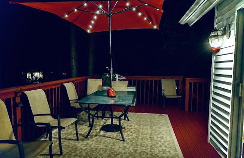WOW!! Ultimate Pocono Retreat Hot Tub, Game Room, Fire Pit, Near Lakes & Hiking! - Foto 49