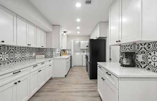 Cozy 5BR Home Sleeps 12 Near Downtown Austin and Tesla - Foto 10