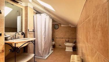 Appartamento mansardato con vista lago - Photo 4