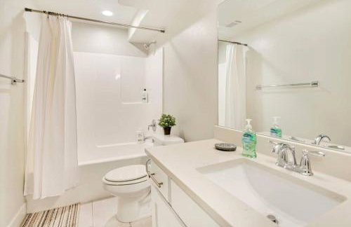 New Furnished 2Bd Apt! Great for Long Stays - Foto 5