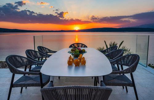 Luxury Villa Novita with Pool - Photo 18