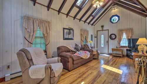 Dog-Friendly Waretown Home with Furnished Deck! - Foto 3