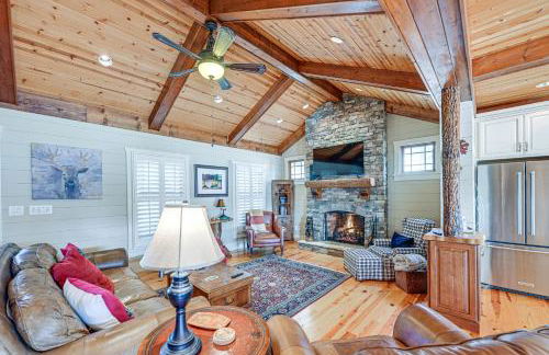 Mountain-View Georgia Cabin with 2 Decks - Foto 6