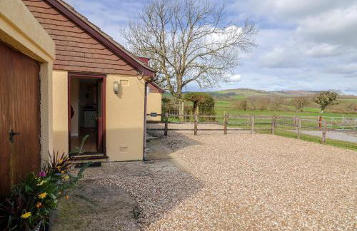 Court House Farmhouse - Photo 4