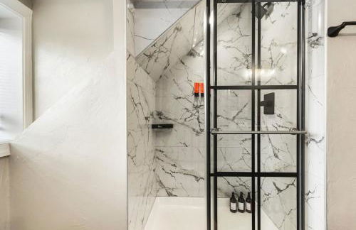 Pet Friendly 6 Bedroom Free Parking plus 5 Min From Bakery Sq - Foto 43