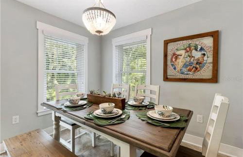 AMI/Holmes Beach - 3/2 Home - Private Heated Pool and Yard - walk to beach - Photo 5