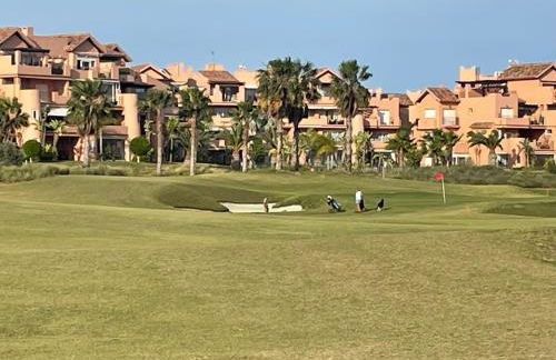 BEL APPARTEMENT REZ De CHAUSSEE AVEC DOUBLE TERRASSE FACE AU LAC ET AU GOLF - Foto 37