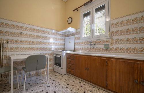 Retro 2-Bdrm House Near Metro in Heraklion by ΜΡS - Foto 48