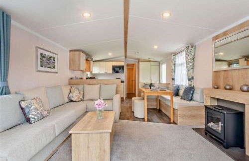 Rated Superb - Award-Winning Family Holiday Park - Live Shows, Themed Events, and Activities for All Ages, Day and Night - WiFi, Netflix, Linens - Gym, Sauna - Spotless, Quiet, Secluded, Parking - Restaurant, Shop, Bar - Foto 8