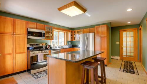 Charming Putney Home Porch, Grill and Hiking Trails - Foto 2