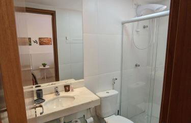 Guarajuba Porto Smeralda Village C02, térreo - GUARAJUBA TEMPORADA, viva mais de uma experiência de hospedagem conosco! 130m da praia - Foto 15