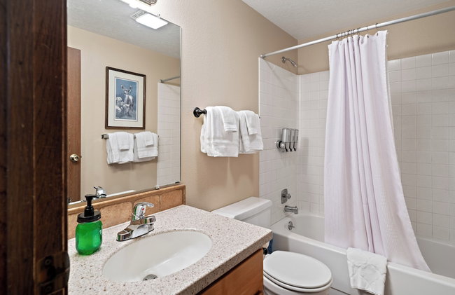 Trapper 8: Cozy 4-Bedroom Condo, 1 Minute to Yellowstone, perfect for 8 guests. - Foto 54