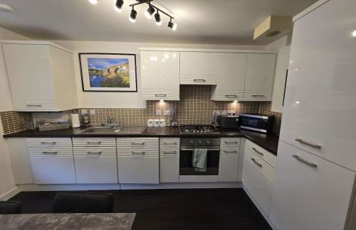 Modern Stirling Apartment - Free Parking - Photo 3