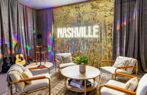 Skyline Views with Double Rooftop Deck & Game Room - Foto 31