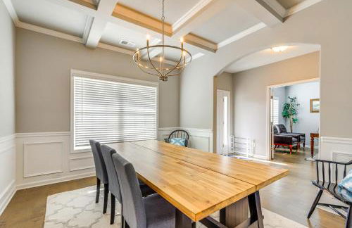 Patio with Fireplace Spacious Sharpsburg Home! - Foto 9