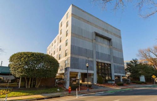 Music Row Retreat with Pool and Free Parking, Walk to Bars! - Foto 41