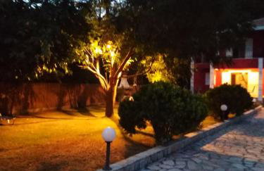 Red Villa - Photo 11