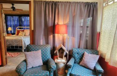 TJs Escape Landmark Oak Tree 1mile2river - Foto 12