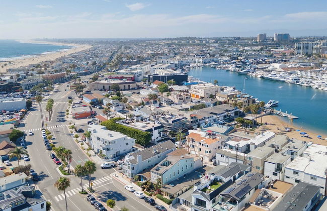 Shoreline Villa by Avantstay Steps to the Beach, Bay, & Pier! - Photo 46