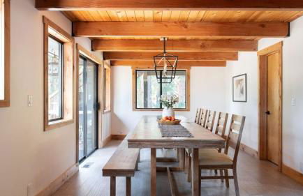 Timberline by AvantStay Stunning Chalet Cabin w Hot Tub Pool Table Home Theater - Foto 13