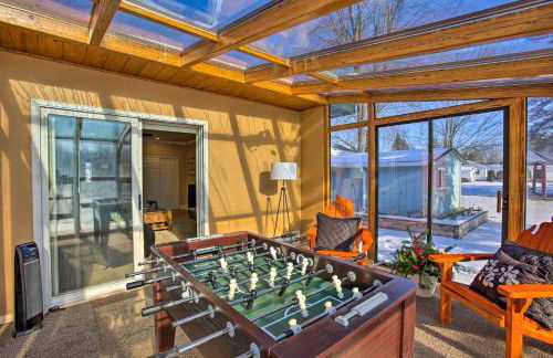 4 Season, Waterfront Houghton Lake House with Dock! - Foto 21