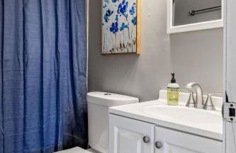 604 1 Two Bedroom One Bath with King near Main Street - Foto 32