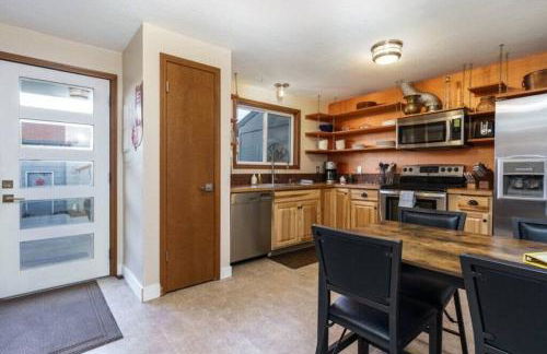 #StayInMyDistrict Eclectic Boise Townhouse near St Als - Foto 11