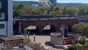 The 513 Flat 2! 1BR, 1Bath Apt with Pool and Riverfront View! Free Gated Parking! Only Steps from The banks & Stadiums! - Foto 2