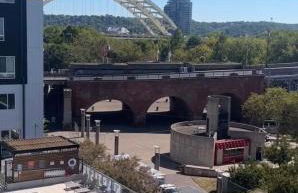 The 513 Flat 2! 1BR, 1Bath Apt with Pool and Riverfront View! Free Gated Parking! Only Steps from The banks & Stadiums! - Foto 2