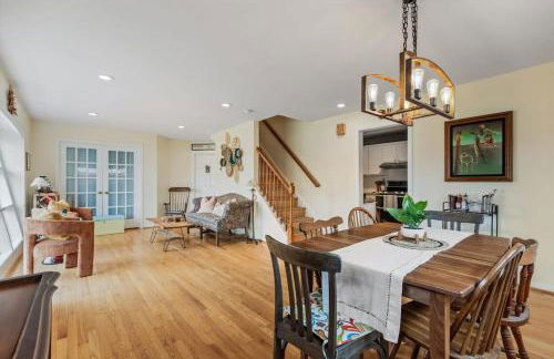 ALX Cape Cod 3-BR Near Old Town & Mount Vernon - Foto 1