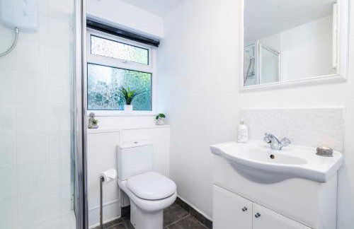 Mayflower 5-Bed Home, Contractors, Family, Harry Porter - Photo 39