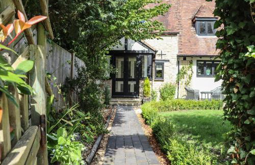 Woodbine Cottage - Photo 2