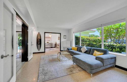 Modern Tropical Pool House North Miami Hot Tub - Foto 15