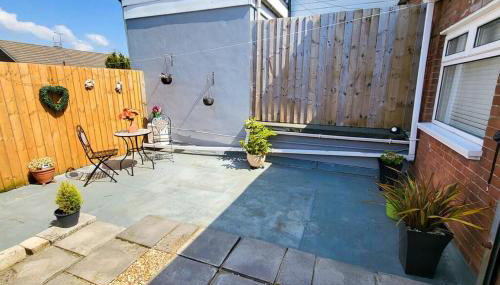 Lovely & modern 2-Bedroom Flat above shop in Tonteg - Foto 2