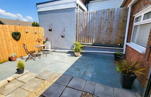 Lovely & modern 2-Bedroom Flat above shop in Tonteg - Foto 2