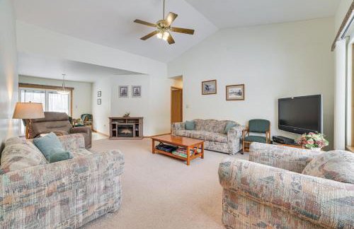 Cozy Mancelona Home Ski, Golf and Snowmobile! - Foto 5