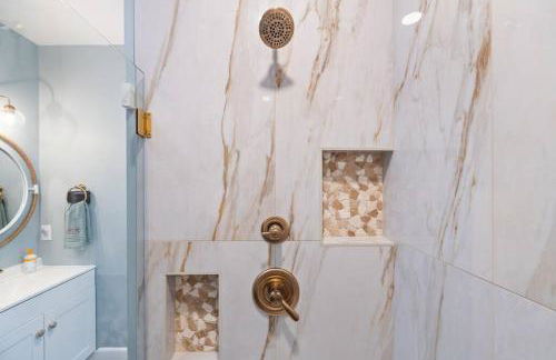 The Lyellton House: Water View, Steps from Beach - Foto 20