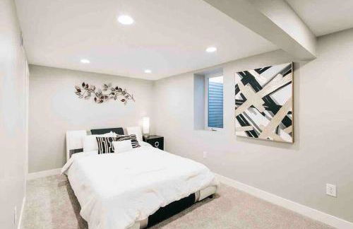 Beautiful luxury home freshly renovated with big yard, seating & grill pad - Foto 27