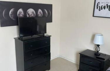 Beautiful Spacious 3 BR brick home for the family - Photo 11