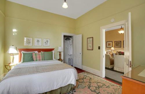 Santa Barbara Classic by Paradise Retreats - Photo 10