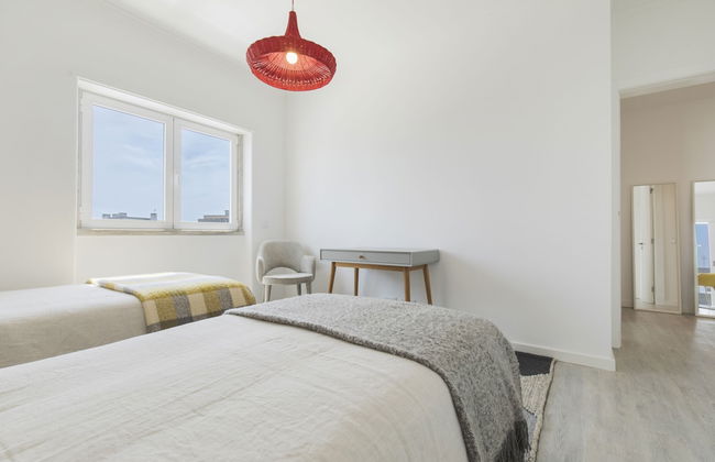 Luxurious Seaview Apartment in Estoril - Photo 11