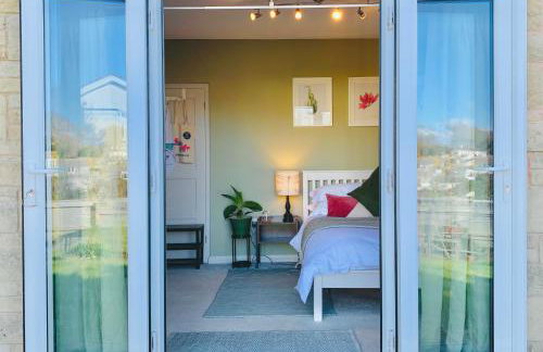 Beautiful Garden Room with Private Entrance - Foto 5